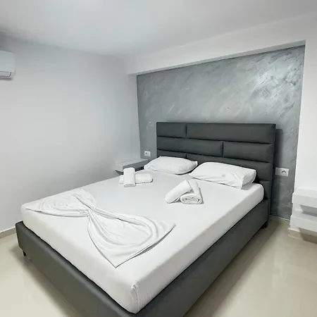 Alpha Blue Aura Duplex -triple & Private Pool شقة كساميل
