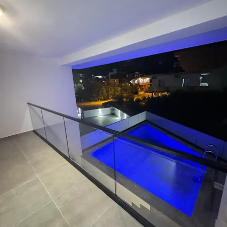 Alpha Blue Aura Duplex -triple & Private Pool كساميل