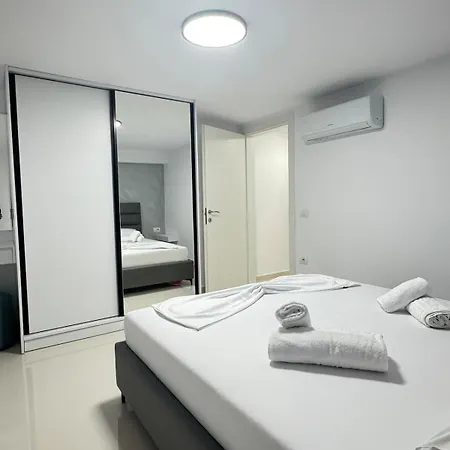 Alpha Blue Aura Duplex -triple & Private Pool شقة كساميل
